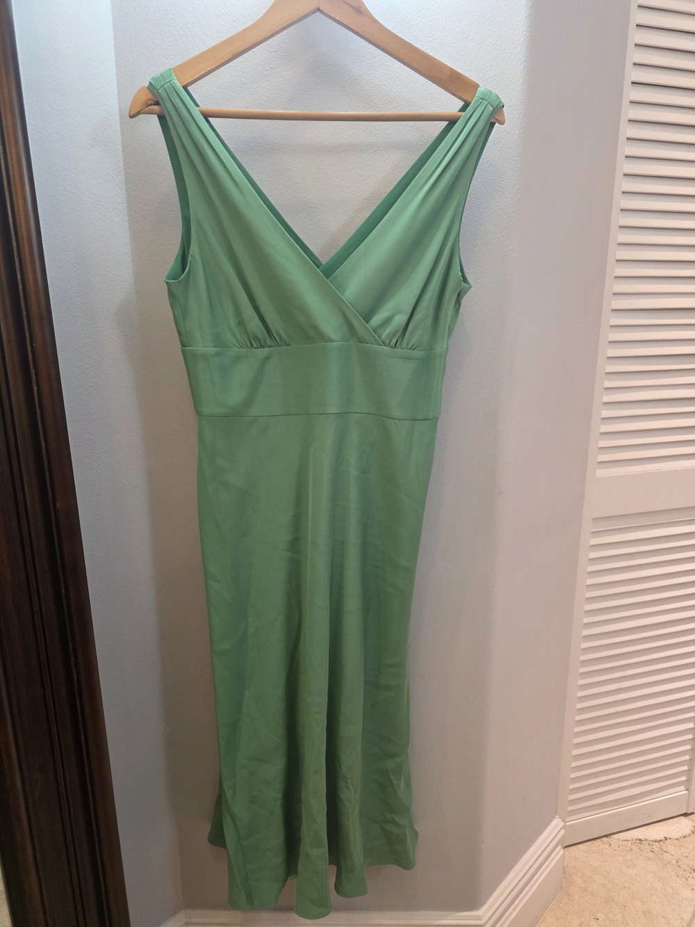 J. Crew Silk Kelly Green V-Neck Midi Cocktail Dress 100% Silk Size 6